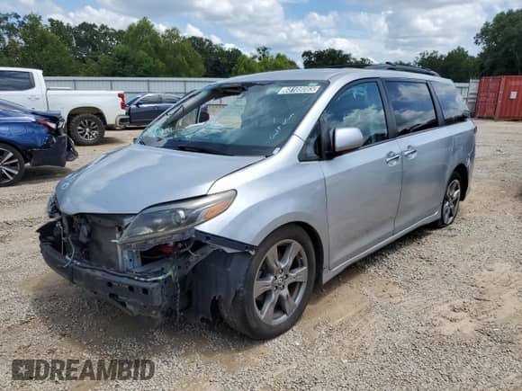 2019 Toyota Sienna SE with VIN 5TDXZ3DC9KS985568, listed as a Copart auction lot 68108065 with 343,336 mi miles and Clean title. Bid and sale history available at DreamBid. Image 1.