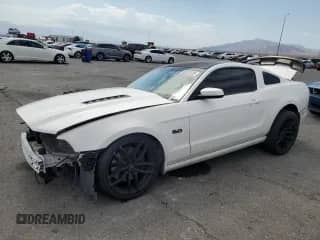 2013 Ford Mustang GT z VIN 1ZVBP8CF7D5217960, wystawiony jako Copart lot #65013235 z przebiegiem Nie podano mil oraz Szkoda całkowita • Salvage title. Historia ofert i sprzedaży dostępna na DreamBid. Obrazek 1.