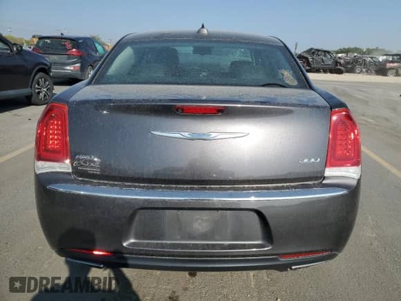 2018 Chrysler 300 Limited with VIN 2C3CCAKG6JH268363, listed as a Copart auction lot 67209185 with 88,808 mi miles and Salvage title. Bid and sale history available at DreamBid. Image 6.
