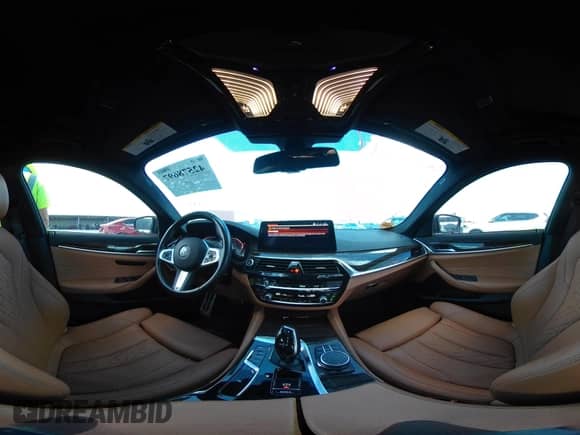 2021 BMW 5 Series 540i с VIN WBA53BJ04MCF97665, выставлен на аукционе IAAI как лот 42578697 с пробегом 26 081 миль миль и . История ставок и продаж доступна на DreamBid. Изображение 19.