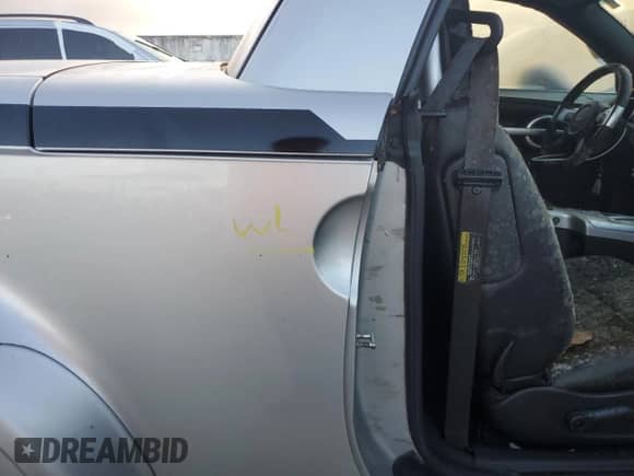 2004 Chevrolet SSR LS с VIN 1GCES14P14B105315, выставлен на аукционе Copart как лот 74983944 с пробегом Не указан миль и Списание • Salvage title. История ставок и продаж доступна на DreamBid. Изображение 12.