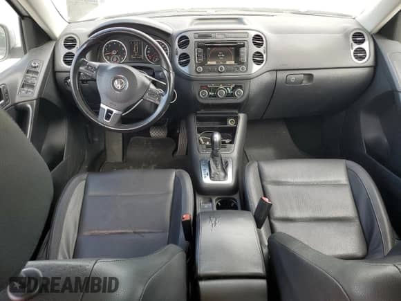 2012 Volkswagen Tiguan S с VIN WVGAV7AX1CW557510, выставлен на аукционе Copart как лот 84183995 с пробегом 200 842 миль миль и Списание • Salvage title. История ставок и продаж доступна на DreamBid. Изображение 8.