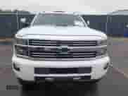 2016 Chevrolet Silverado 2500HD High Country z VIN 1GC1KXE82GF149345, wystawiony jako IAAI lot #40887698 z przebiegiem 126 593 mil mil oraz . Historia ofert i sprzedaży dostępna na DreamBid. Obrazek 12.