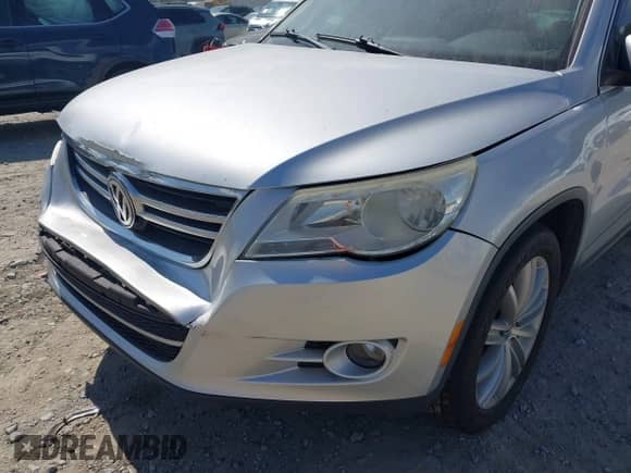 2011 Volkswagen Tiguan S with VIN WVGAV7AX0BW550630, listed as a IAAI auction lot 42445650 with 185,176 mi miles and . Bid and sale history available at DreamBid. Image 6.