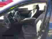 2021 Toyota Camry SE Nightshade z VIN 4T1G11AKXMU405598, wystawiony jako IAAI lot #43286695 z przebiegiem 59 916 mil mil oraz . Historia ofert i sprzedaży dostępna na DreamBid. Obrazek 5.