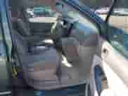 2005 Toyota Sienna CE z VIN 5TDZA23C95S327989, wystawiony jako IAAI lot #43311969 z przebiegiem 192 901 mil mil oraz . Historia ofert i sprzedaży dostępna na DreamBid. Obrazek 5.