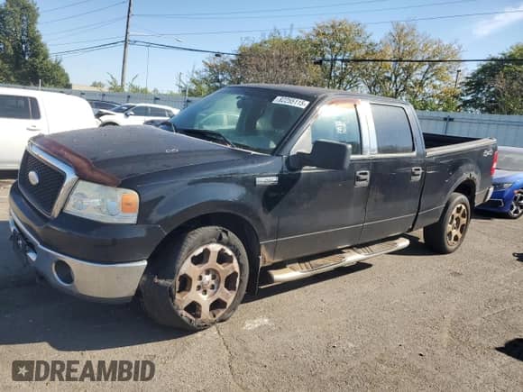 2006 Ford F-150 XLT with VIN 1FTPW14586FB43390, listed as a Copart auction lot 82255115 with 220,448 mi miles and Clean title. Bid and sale history available at DreamBid. Image 1.