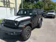 2025 Jeep Wrangler z VIN 1C4PJXCN5SW529648, wystawiony jako Copart lot #67322705 z przebiegiem 72 mil mil oraz Czysty tytuł • Clean title. Historia ofert i sprzedaży dostępna na DreamBid. Obrazek 2.