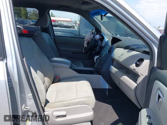 2009 Honda Pilot LX with VIN 5FNYF38219B025285, listed as a IAAI auction lot 43193641 with 120,873 mi miles and . Bid and sale history available at DreamBid. Image 5.