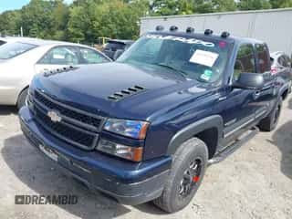 2007 Chevrolet Silverado 1500 Work Truck z VIN 1GCEK19V67E115185, wystawiony jako IAAI lot #43330256 z przebiegiem 198 487 mil mil oraz . Historia ofert i sprzedaży dostępna na DreamBid. Obrazek 2.
