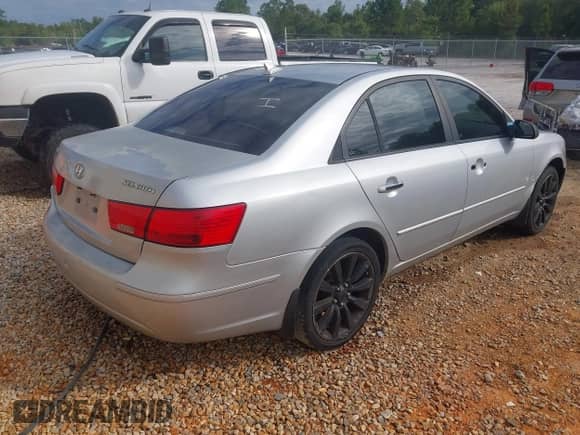 2010 Hyundai Sonata GLS z VIN 5NPET4AC7AH616084, wystawiony jako IAAI lot #43433244 z przebiegiem 140 296 mil mil oraz . Historia ofert i sprzedaży dostępna na DreamBid. Obrazek 4.