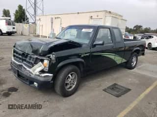 1996 Dodge Dakota z VIN 1B7GL23Y2TS561862, wystawiony jako Copart lot #72455804 z przebiegiem 110 601 mil mil oraz Szkoda całkowita • Salvage title. Historia ofert i sprzedaży dostępna na DreamBid. Obrazek 1.