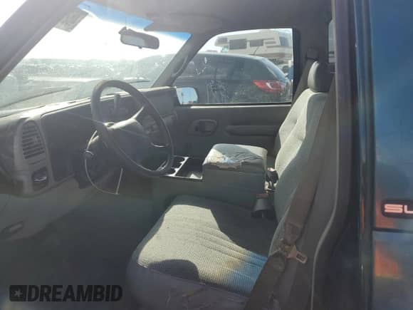 1998 GMC Sierra 1500 z VIN 1GTEC14M1WZ510653, wystawiony jako Copart lot #46268765 z przebiegiem 177 385 mil mil oraz Szkoda całkowita • Salvage title. Historia ofert i sprzedaży dostępna na DreamBid. Obrazek 7.