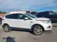 2017 Ford Escape SE с VIN 1FMCU9GD7HUC93586, выставлен на аукционе IAAI как лот 43133477 с пробегом 112 115 миль миль и . История ставок и продаж доступна на DreamBid. Изображение 13.