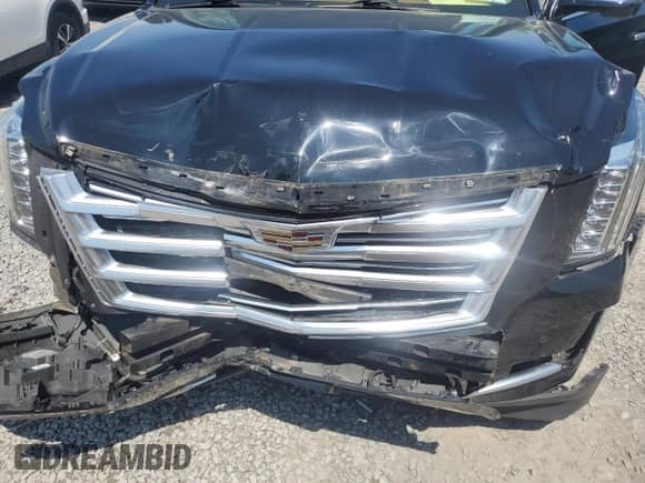 2016 Cadillac Escalade ESV Platinum z VIN 1GYS4KKJ8GR104282, wystawiony jako Copart lot #61497745 z przebiegiem 119 969 mil mil oraz Szkoda całkowita • Salvage title. Historia ofert i sprzedaży dostępna na DreamBid. Obrazek 12.