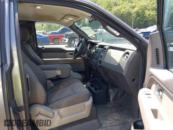 2010 Ford F-150 XL z VIN 1FTEX1EW3AFC76479, wystawiony jako IAAI lot #42586668 z przebiegiem 198 880 mil mil oraz . Historia ofert i sprzedaży dostępna na DreamBid. Obrazek 5.