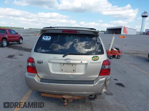 2005 Toyota Highlander с VIN JTEEP21A050088555, выставлен на аукционе IAAI как лот 43018552 с пробегом 380 000 миль миль и . История ставок и продаж доступна на DreamBid. Изображение 20.