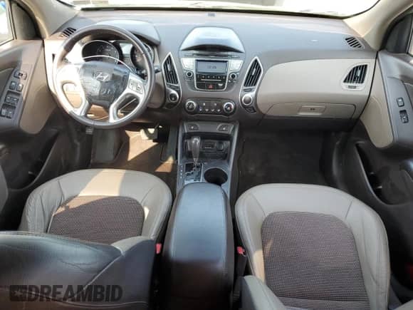 2011 Hyundai Tucson Limited with VIN KM8JUCAC5BU143200, listed as a Copart auction lot 59398055 with 217,552 mi miles and Clean title. Bid and sale history available at DreamBid. Image 8.