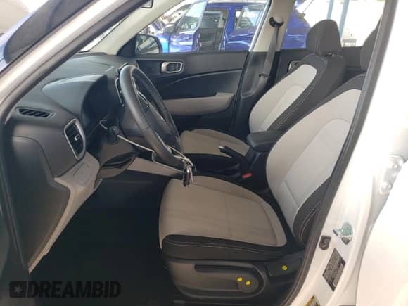 2025 Hyundai Venue SEL с VIN KMHRC8A32SU386689, выставлен на аукционе Copart как лот 84640445 с пробегом 10 657 миль миль и На запчасти • Non repairable. История ставок и продаж доступна на DreamBid. Изображение 7.