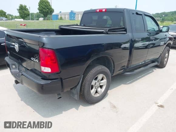 2017 Ram 1500 Tradesman z VIN 1C6RR7FG7HS845431, wystawiony jako IAAI lot #42377730 z przebiegiem 185 383 mil mil oraz . Historia ofert i sprzedaży dostępna na DreamBid. Obrazek 4.