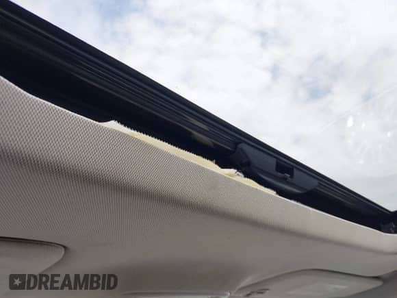 2018 Chevrolet Traverse LT with VIN 1GNERHKW1JJ116144, listed as a IAAI auction lot 43212606 with 121,318 mi miles and . Bid and sale history available at DreamBid. Image 18.