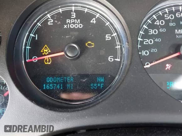 2010 Chevrolet Suburban LT z VIN 1GNUCJE08AR192831, wystawiony jako IAAI lot #42534754 z przebiegiem 165 741 mil mil oraz . Historia ofert i sprzedaży dostępna na DreamBid. Obrazek 7.