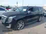 2017 Cadillac Escalade Luxury z VIN 1GYS3BKJ2HR399979, wystawiony jako IAAI lot #42140441 z przebiegiem 157 680 mil mil oraz . Historia ofert i sprzedaży dostępna na DreamBid. Obrazek 17.