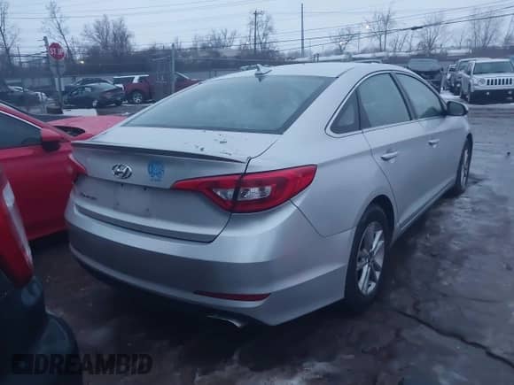 2017 Hyundai Sonata SE с VIN 5NPE24AF3HH559261, выставлен на аукционе IAAI как лот 41312125 с пробегом 123 714 миль миль и . История ставок и продаж доступна на DreamBid. Изображение 17.