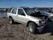 1997 Nissan Pathfinder XE z VIN JN8AR05Y0VW117269, wystawiony jako Copart lot #42241425 z przebiegiem Nie podano mil oraz Szkoda całkowita • Salvage title. Historia ofert i sprzedaży dostępna na DreamBid. Obrazek 4.