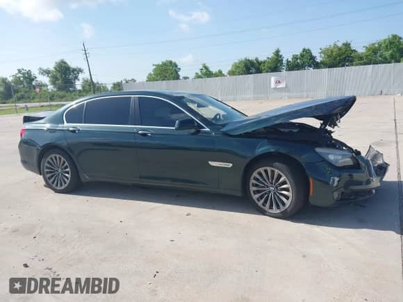 2011 BMW 7 Series 750Li z VIN WBAKB8C56BC852294, wystawiony jako IAAI lot #42844790 z przebiegiem Nie podano mil oraz . Historia ofert i sprzedaży dostępna na DreamBid. Obrazek 12.