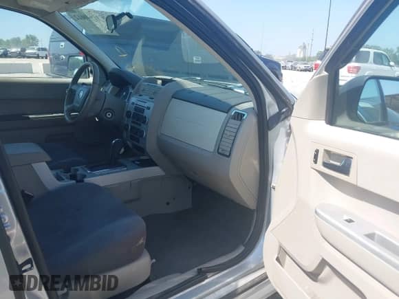 2008 Mercury Mariner with VIN 4M2CU91128KJ12970, listed as a IAAI auction lot 42940612 with 201,682 mi miles and . Bid and sale history available at DreamBid. Image 5.