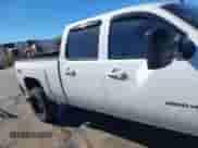 2010 Chevrolet Silverado 2500HD LTZ z VIN 1GC4KYB64AF100614, wystawiony jako IAAI lot #43478666 z przebiegiem 200 984 mil mil oraz . Historia ofert i sprzedaży dostępna na DreamBid. Obrazek 13.