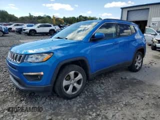 2019 Jeep Compass Latitude z VIN 3C4NJDBB7KT807193, wystawiony jako Copart lot #71016755 z przebiegiem 136 306 mil mil oraz Szkoda całkowita • Salvage title. Historia ofert i sprzedaży dostępna na DreamBid. Obrazek 1.