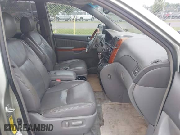 2006 Toyota Sienna XLE z VIN 5TDBA22C96S071602, wystawiony jako IAAI lot #42918077 z przebiegiem 214 818 mil mil oraz . Historia ofert i sprzedaży dostępna na DreamBid. Obrazek 5.