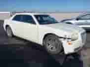 2005 Chrysler 300 300 z VIN 2C3JA43R05H593661, wystawiony jako IAAI lot #42518947 z przebiegiem 246 260 mil mil oraz . Historia ofert i sprzedaży dostępna na DreamBid. Obrazek 6.