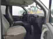 2011 Chevrolet Express Passenger 1LT z VIN 1GAZG1FG5B1106432, wystawiony jako IAAI lot #42356831 z przebiegiem 216 679 mil mil oraz . Historia ofert i sprzedaży dostępna na DreamBid. Obrazek 5.