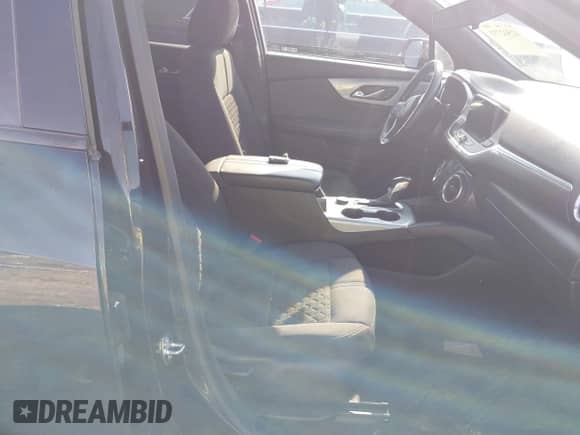 2020 Chevrolet Blazer LT z VIN 3GNKBCRS9LS708843, wystawiony jako IAAI lot #42542733 z przebiegiem 74 240 mil mil oraz . Historia ofert i sprzedaży dostępna na DreamBid. Obrazek 5.