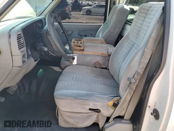 1996 GMC Sierra 1500 с VIN 1GTEC14W2TZ514059, выставлен на аукционе Copart как лот 57124765 с пробегом 179 718 миль миль и Списание • Salvage title. История ставок и продаж доступна на DreamBid. Изображение 7.