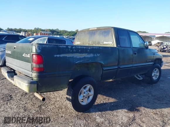 1997 Dodge 1500 z VIN 3B7HF13Z8VM597128, wystawiony jako IAAI lot #43483422 z przebiegiem 150 414 mil mil oraz . Historia ofert i sprzedaży dostępna na DreamBid. Obrazek 4.