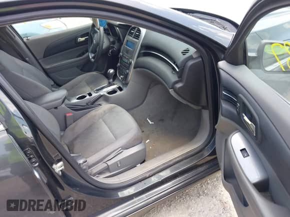 2015 Chevrolet Malibu LS z VIN 1G11A5SL2FF212399, wystawiony jako IAAI lot #42572437 z przebiegiem 147 798 mil mil oraz . Historia ofert i sprzedaży dostępna na DreamBid. Obrazek 5.