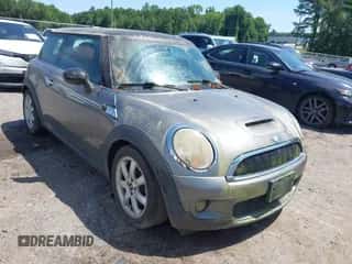 2009 MINI Hardtop S with VIN WMWMF73579TT96047, listed as a IAAI auction lot 42294180 with 109,331 mi miles and . Bid and sale history available at DreamBid. Image 1.