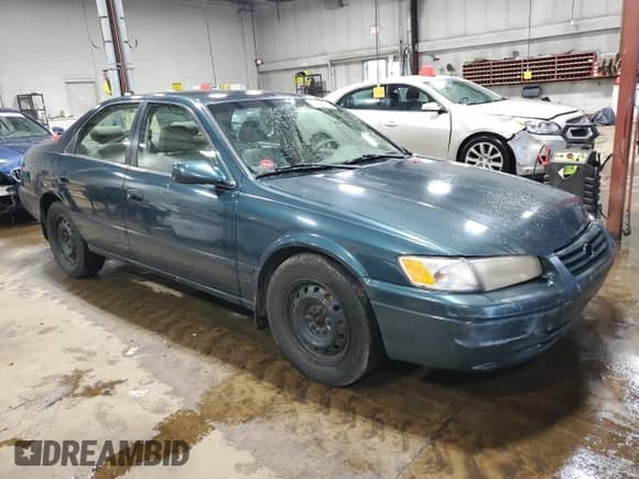 1997 Toyota Camry LE z VIN JT2BF22K0V0047532, wystawiony jako Copart lot #56109305 z przebiegiem 262 576 mil mil oraz Szkoda całkowita • Salvage title. Historia ofert i sprzedaży dostępna na DreamBid. Obrazek 4.