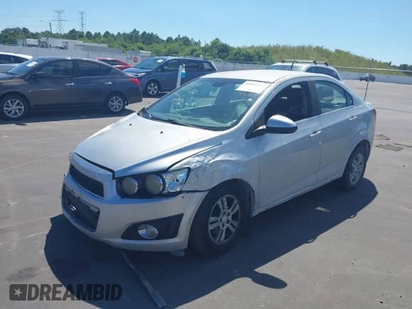 2014 Chevrolet Sonic LT с VIN 1G1JD5SHXE4235815, выставлен на аукционе IAAI как лот 43302210 с пробегом 130 464 миль миль и . История ставок и продаж доступна на DreamBid. Изображение 17.