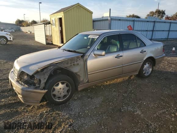 2000 Mercedes-Benz C 230/260/280/320 z VIN WDBHA29GXYA856258, wystawiony jako Copart lot #80350404 z przebiegiem 245 687 mil mil oraz Szkoda całkowita • Salvage title. Historia ofert i sprzedaży dostępna na DreamBid. Obrazek 1.