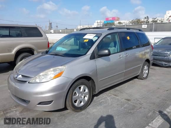 2010 Toyota Sienna CE с VIN 5TDKK4CC8AS316132, выставлен на аукционе IAAI как лот 43450112 с пробегом 129 851 миль миль и . История ставок и продаж доступна на DreamBid. Изображение 2.