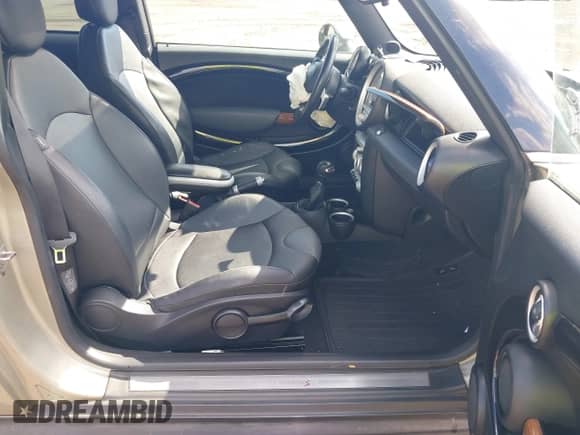 2008 MINI Hardtop S with VIN WMWMF73538TV35556, listed as a IAAI auction lot 43328105 with 113,334 mi miles and . Bid and sale history available at DreamBid. Image 5.