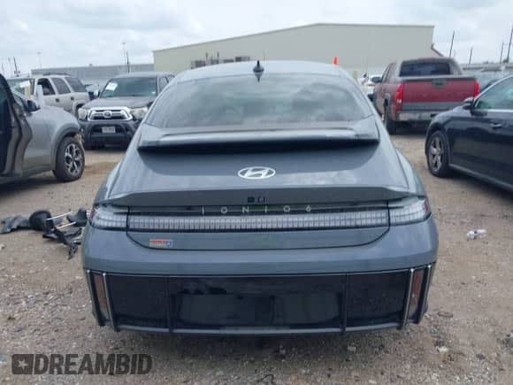 2024 Hyundai Ioniq 6 Limited с VIN KMHM54AC7RA058550, выставлен на аукционе IAAI как лот 42300937 с пробегом 9 889 миль миль и . История ставок и продаж доступна на DreamBid. Изображение 16.