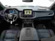 2023 Chevrolet Suburban RST z VIN 1GNSKEKL7PR237198, wystawiony jako Copart lot #41910205 z przebiegiem 71 908 mil mil oraz Szkoda całkowita • Salvage title. Historia ofert i sprzedaży dostępna na DreamBid. Obrazek 8.