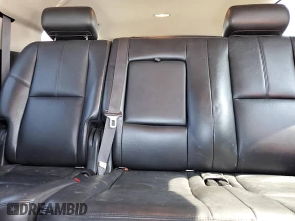 2010 Chevrolet Suburban LT z VIN 1GNUCJE04AR216753, wystawiony jako Copart lot #72060635 z przebiegiem 154 206 mil mil oraz Czysty tytuł • Clean title. Historia ofert i sprzedaży dostępna na DreamBid. Obrazek 10.