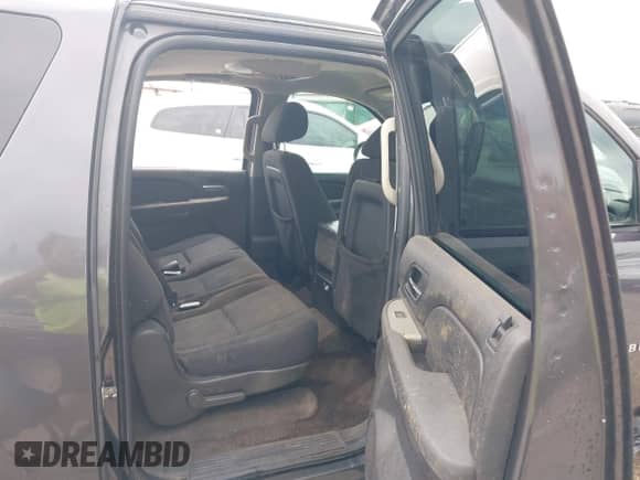 2010 Chevrolet Suburban LS с VIN 1GNUCHE07AR213838, выставлен на аукционе IAAI как лот 42523274 с пробегом 251 109 миль миль и . История ставок и продаж доступна на DreamBid. Изображение 8.